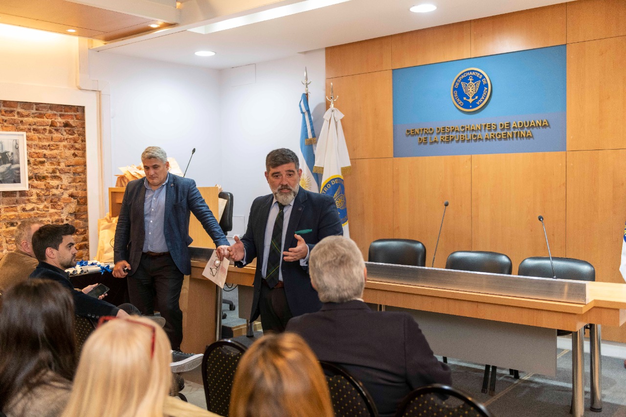 Entrega de Distinciones a Socios Nuevos