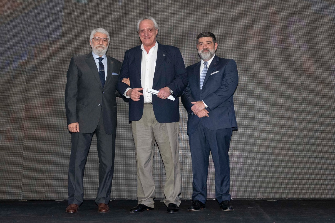 Entrega de Distinciones a Socios Vitalicios