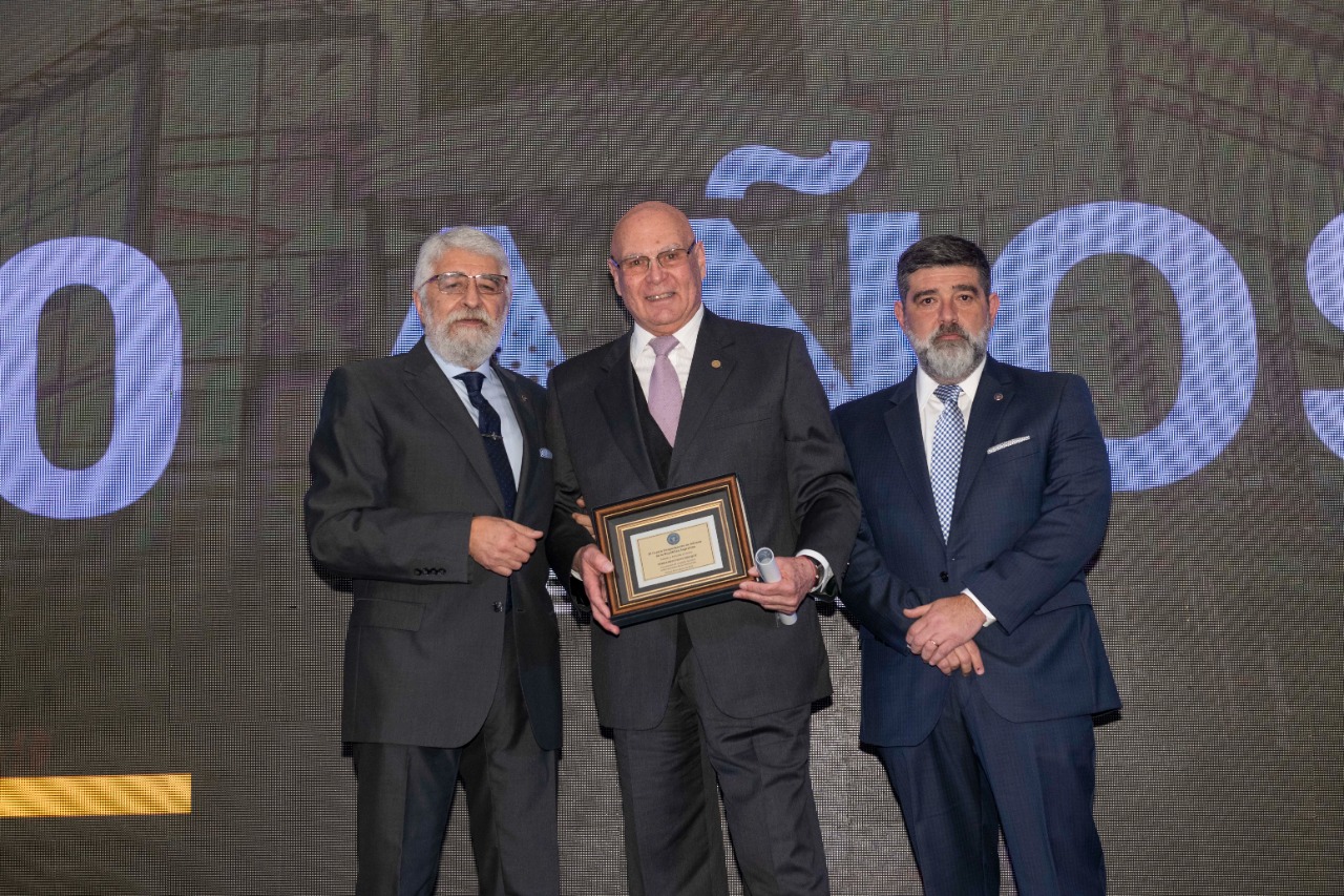 Entrega de Distinciones a Socios Vitalicios