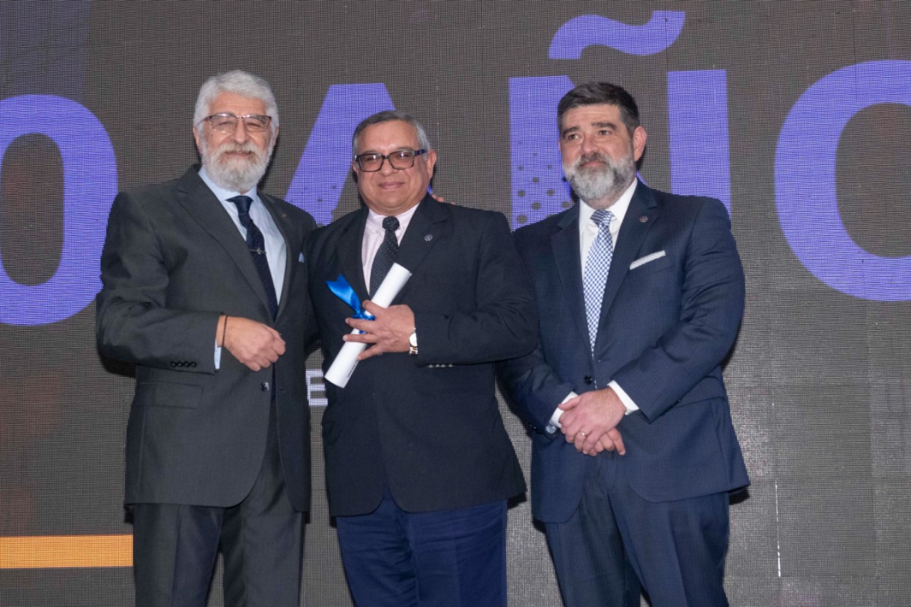 Entrega de Distinciones a Socios Vitalicios