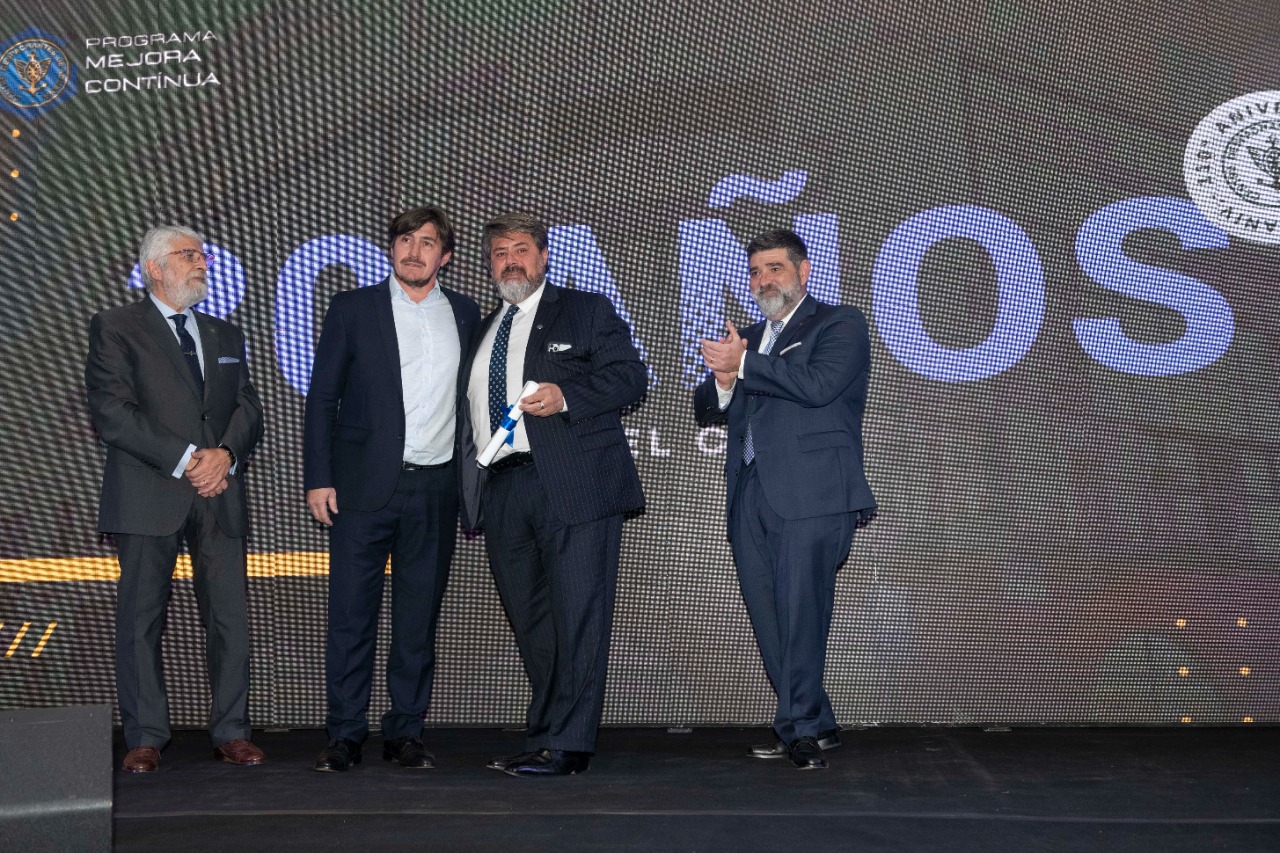 Entrega de Distinciones a Socios Vitalicios