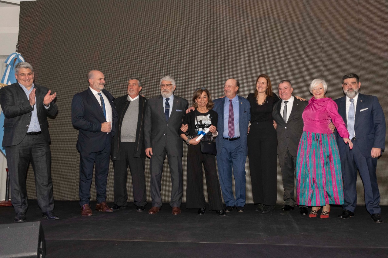 Entrega de Distinciones a Socios Vitalicios