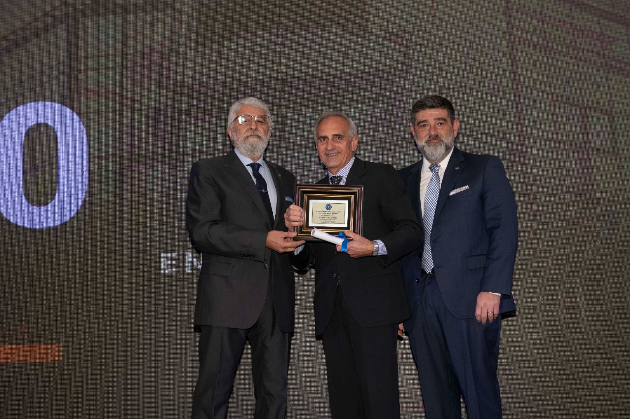 Entrega de Distinciones a Socios Vitalicios