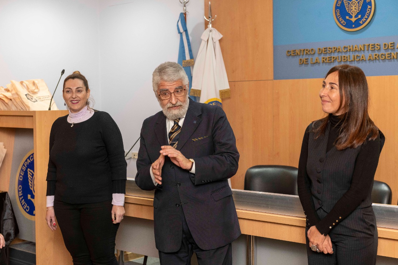 Entrega de Distinciones a Socios Nuevos