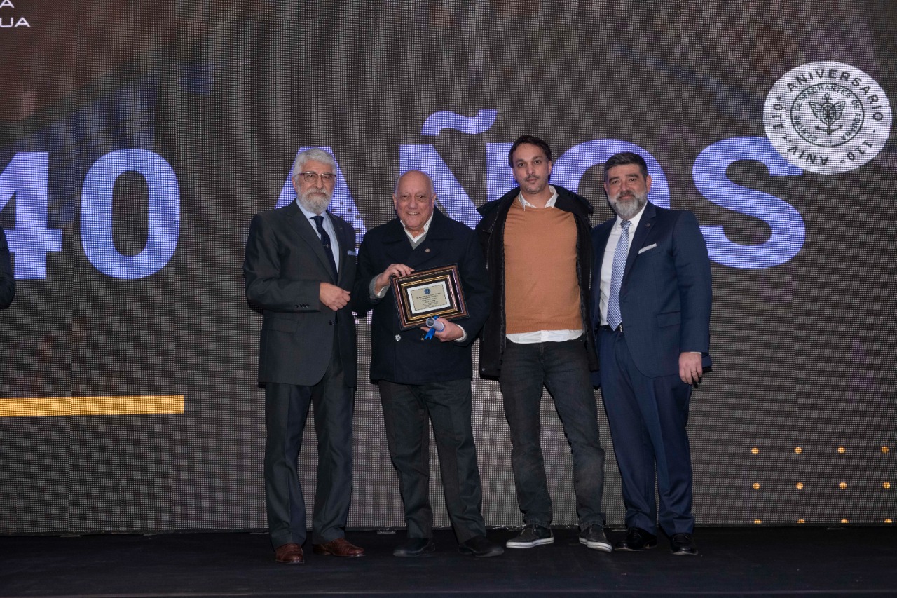 Entrega de Distinciones a Socios Vitalicios