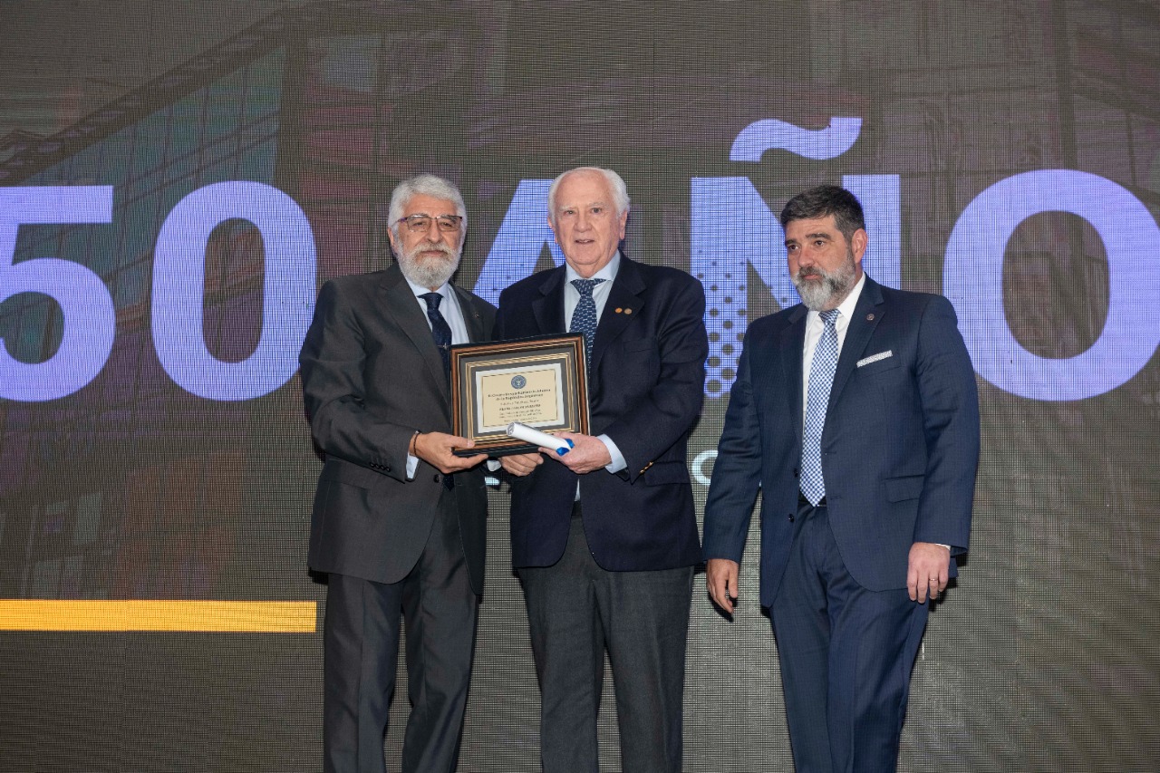 Entrega de Distinciones a Socios Vitalicios