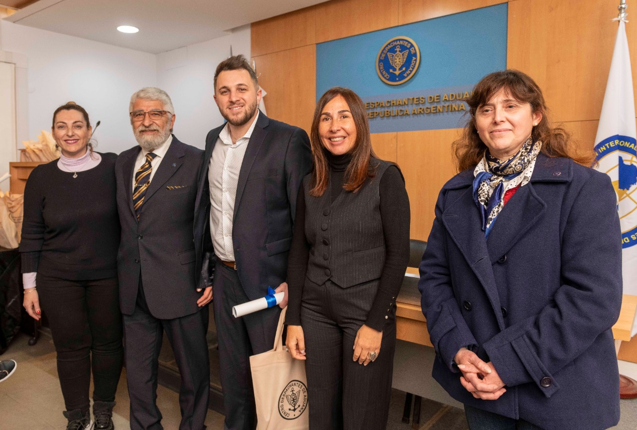 Entrega de Distinciones a Socios Nuevos