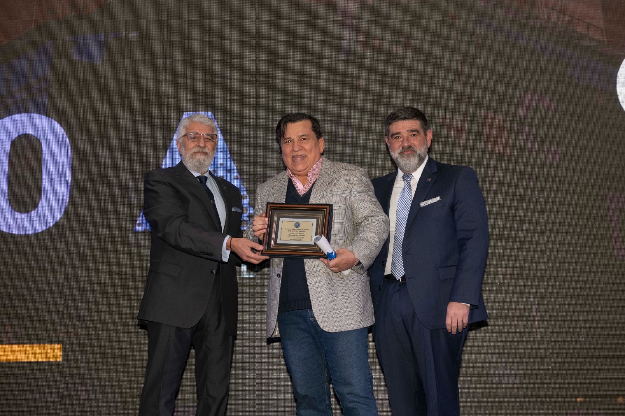 Entrega de Distinciones a Socios Vitalicios