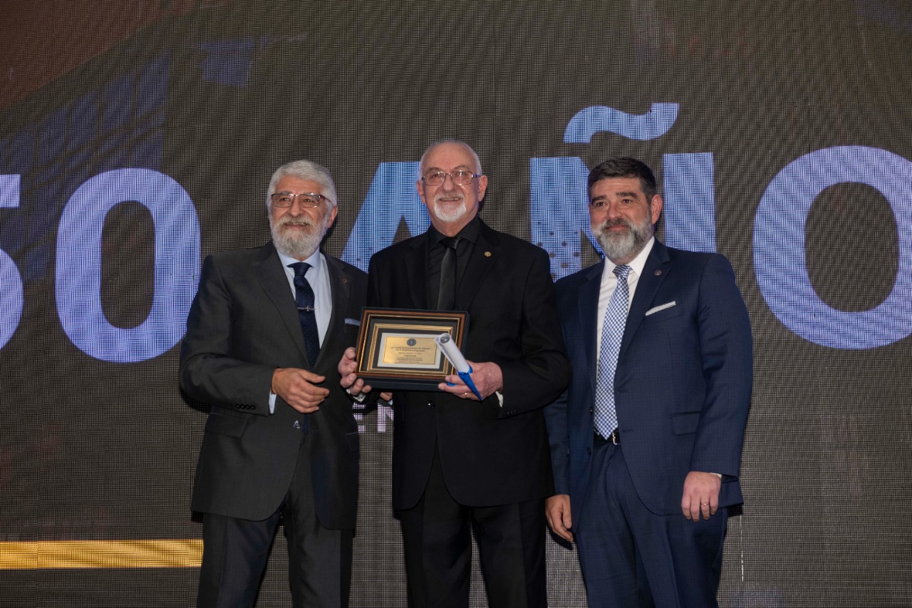 Entrega de Distinciones a Socios Vitalicios