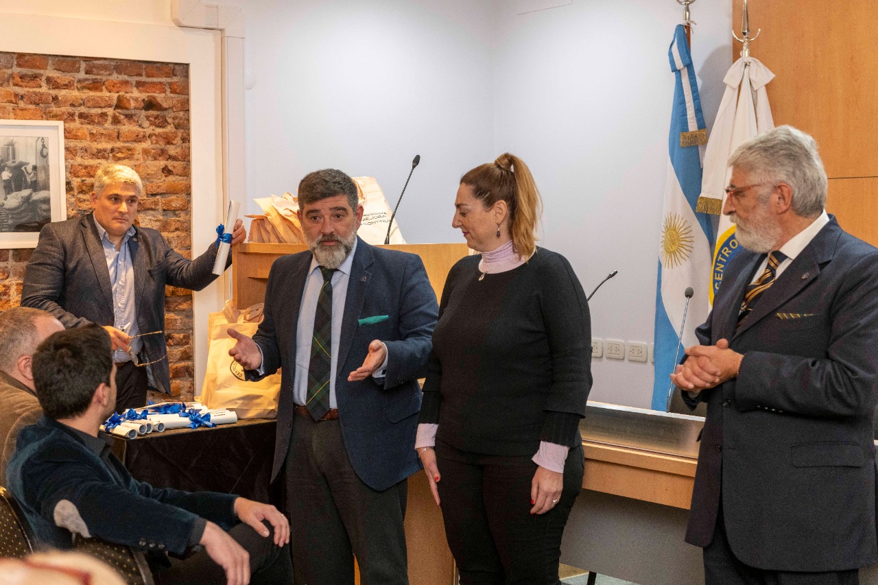 Entrega de Distinciones a Socios Nuevos