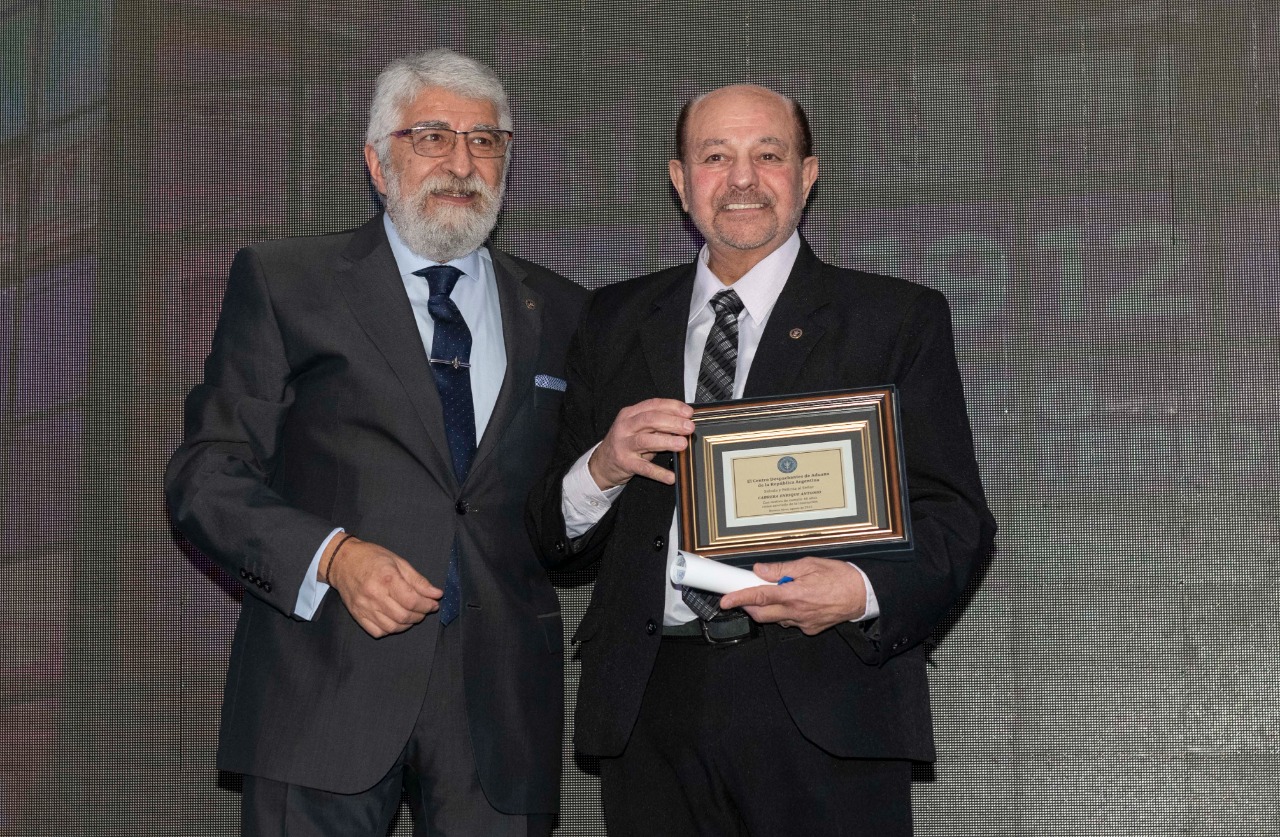 Entrega de Distinciones a Socios Vitalicios