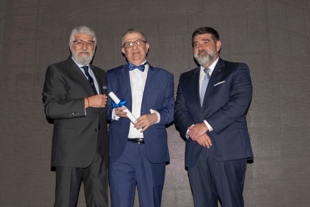 Entrega de Distinciones a Socios Vitalicios