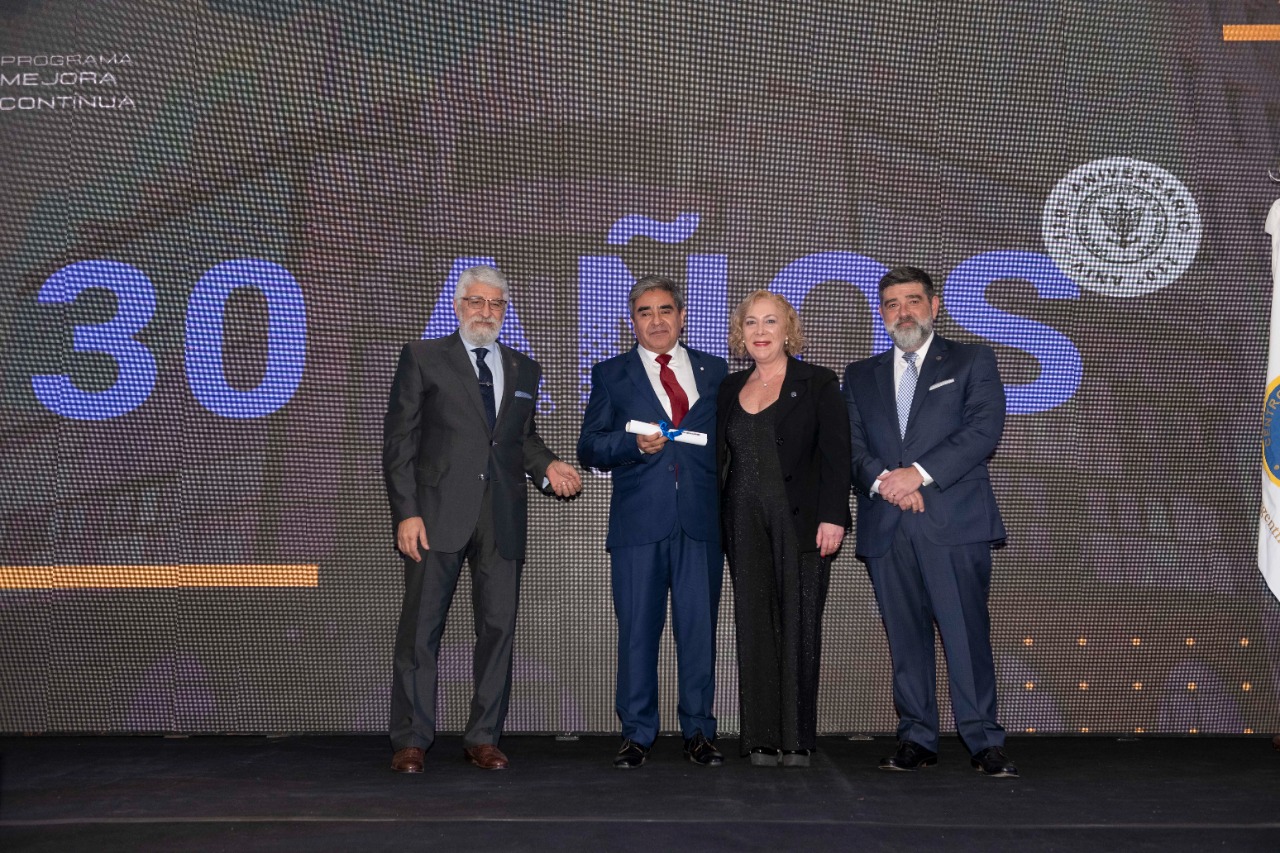 Entrega de Distinciones a Socios Vitalicios