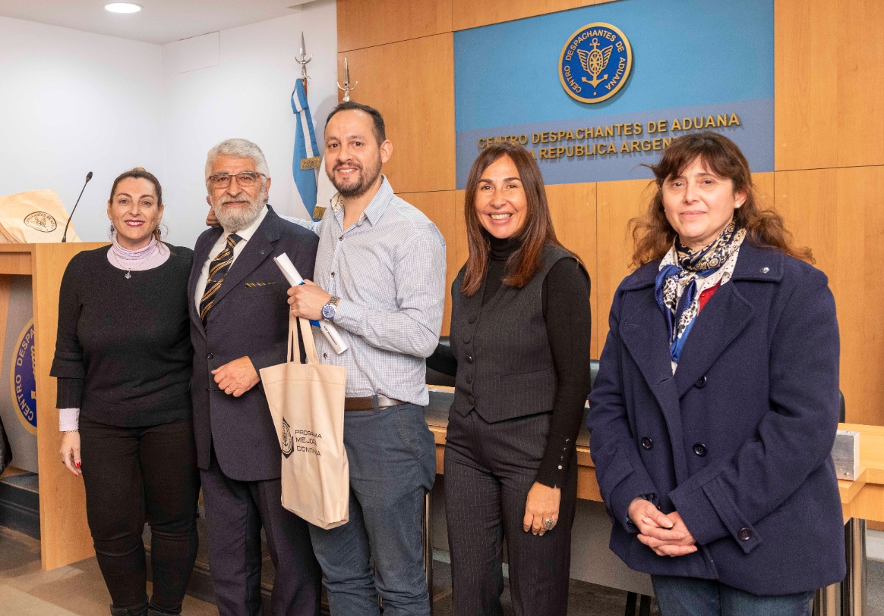 Entrega de Distinciones a Socios Nuevos