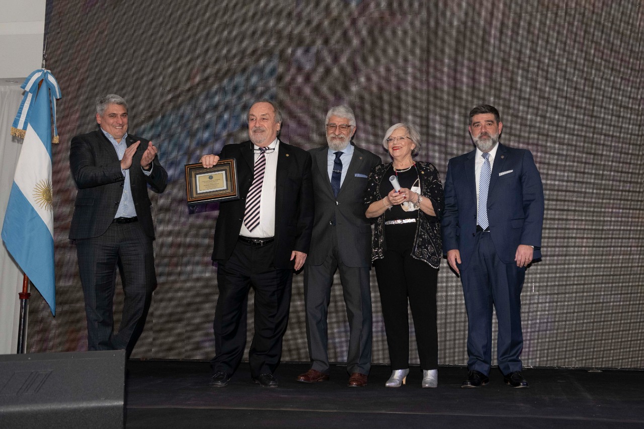 Entrega de Distinciones a Socios Vitalicios